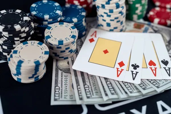 AduQ card hand strength ranking and betting progression on ohtogel